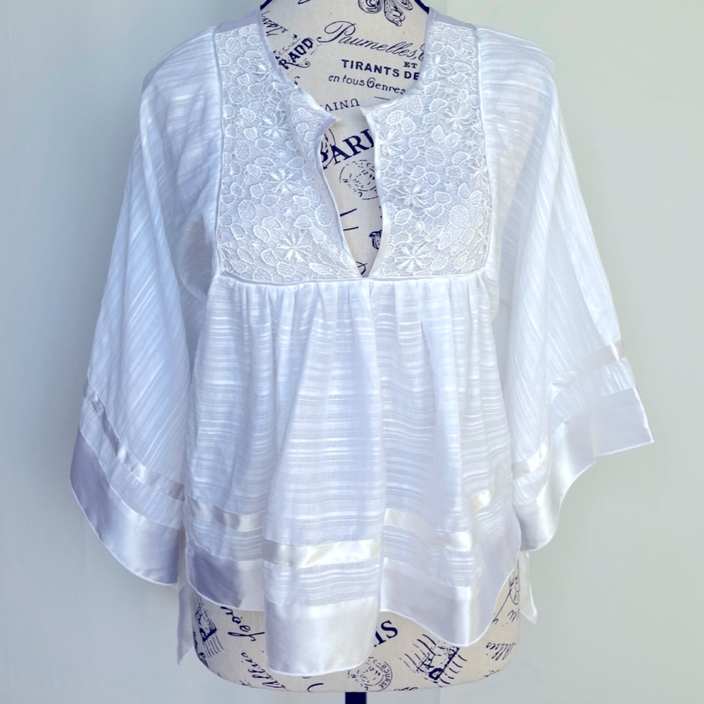 Bebe cotton and silk lace-up back butterfly sleeve blouse top size S small NWOT